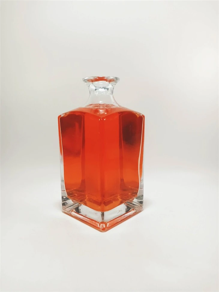 Super Grade 700ml Wine Liquor Whisky Vodka Brandy Gin Spirit Customized Glass Bottle
