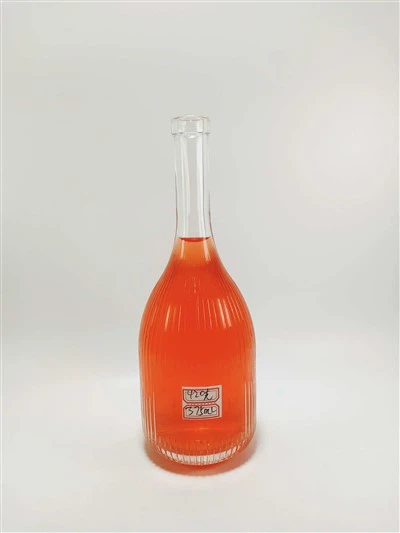 Bouteille en verre de spiritueux de vodka de 375 ml